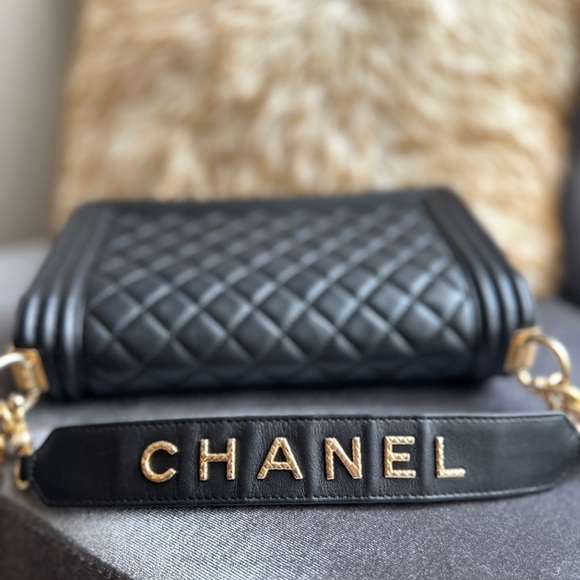 CHANEL QUILTED CALFSKIN MEDIUM BOY LOGO TOP HANDLE FLAP BAG BLACK - Picture 5 of 12